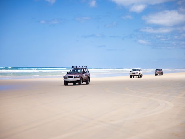 4WDing on 75 mile beach on k'gari fraser island