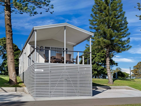 the accommodation exterior of Belmont Lakeside Holiday Park
