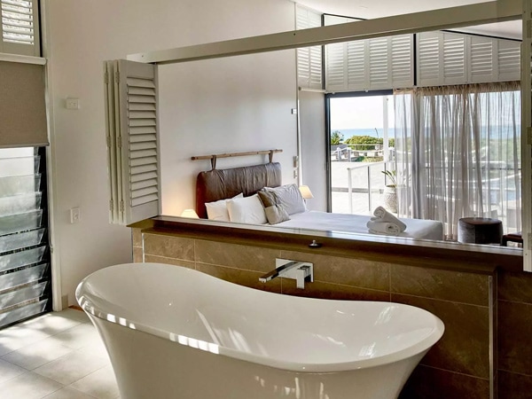 an indoor soaking tub at Caves Coastal Bar & Bungalows, Newcastle