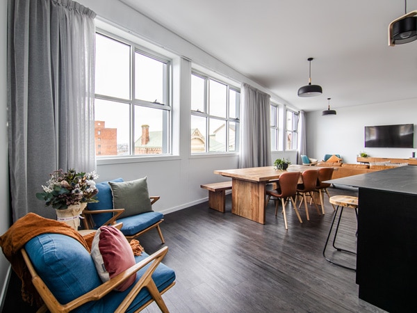 Change Hotel accommodation in Launceston