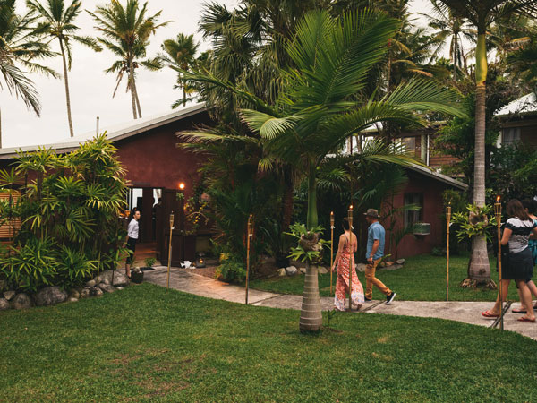 guests walking into Ospreys Restaurant at Thala Beach Nature Reserve