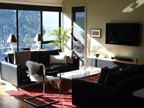 Loungeroom of Treetops accommodation in Launceston.