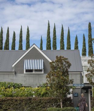 <p><i>The best luxury accommodation</i> on the <strong>Central Coast</strong></p>
