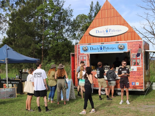 people making a beeling at Kangaroo Valley Folk Festival