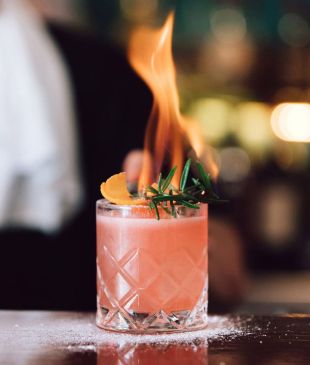 <p><i>Sip in style</i>: 18 must-visit bars on the <strong>Central Coast</strong></p>
