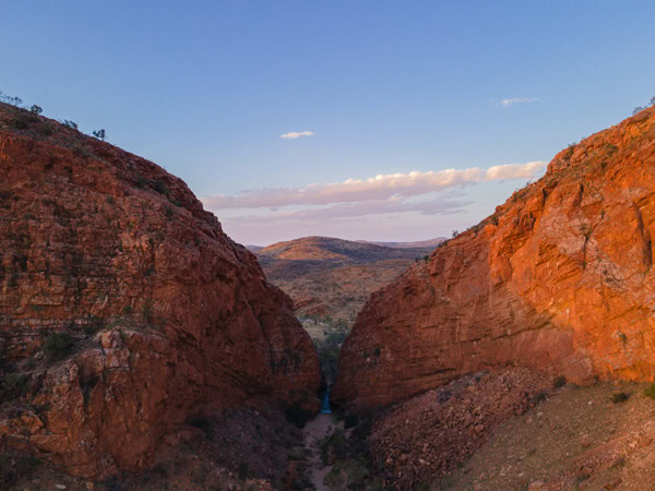 the red cliffs at Simpsons Gap