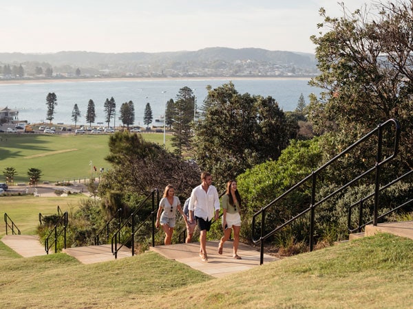 Friends walking to the lookout at the top of The Skillion inTerrigal.