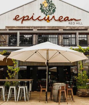 <p><i>The best places to eat and drink</i> on the <strong>Mornington Peninsula</strong></p>
