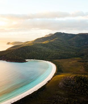 <p><i>The best road trips</i> in <strong>Tasmania</strong></p>
