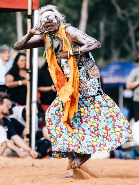 Djalinda Yunupingu dancing at Garma