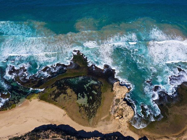 the waves at Sorrento Back Beach