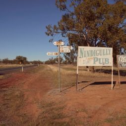 Nindigully pub