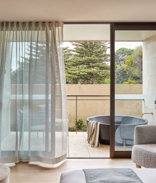 <p><i>16 of the dreamiest places to stay</i> on the <strong>Mornington Peninsula</strong></p>

