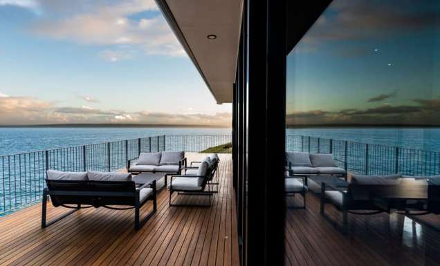 Naiko Retreat deck, Fleurieu Peninsula.