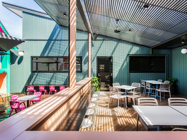 Bob & Olive's Garden, Parkside Hotel