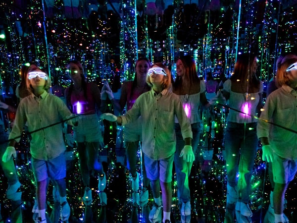 kids having a fun time inside Infinity Attraction