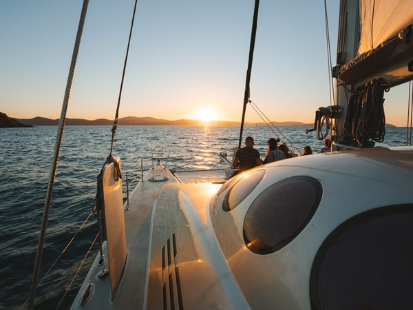 Sailing the Whitsundays on a catamaran 
