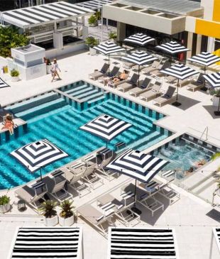 <p><i>Luxury accommodation</i> on the <strong>Gold Coast</strong></p>

