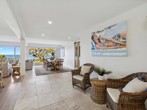 the seating area at Hampton on the Beach, Coffs Harbour