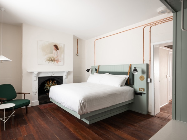 Warders Hotel bedroom