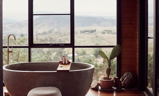 View of the stone bath The Hilltop Cabin, Kanimbla Valley