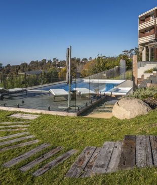 <p><i>Unique family stays</i> in <strong>Australia</strong></p>
