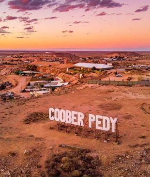 <p><i>9</i> <strong>Australian</strong> outback towns with a twist</p>
