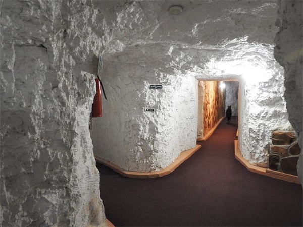 White Cliffs Underground Motel