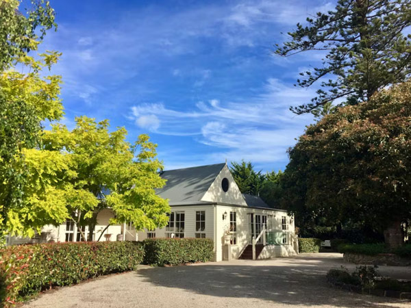 the exterior of Glen Isla House on Phillip Island