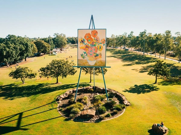 The Big Easel in Emerald