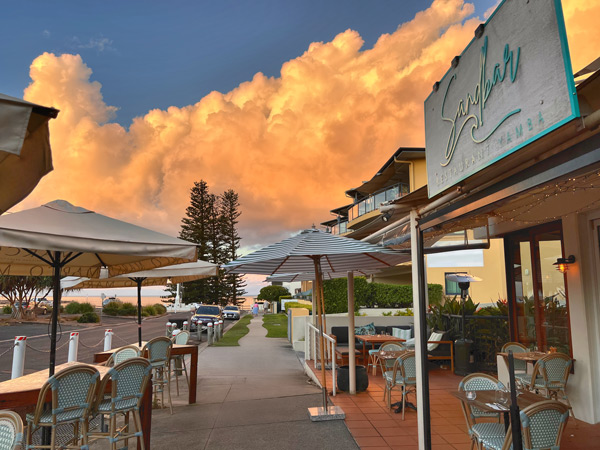 al fresco dining at Sandbar Yamba