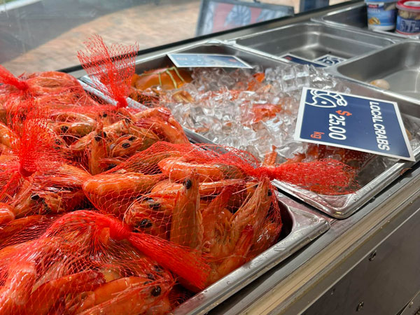 raw shrimp on display at Yamba’s Fisho