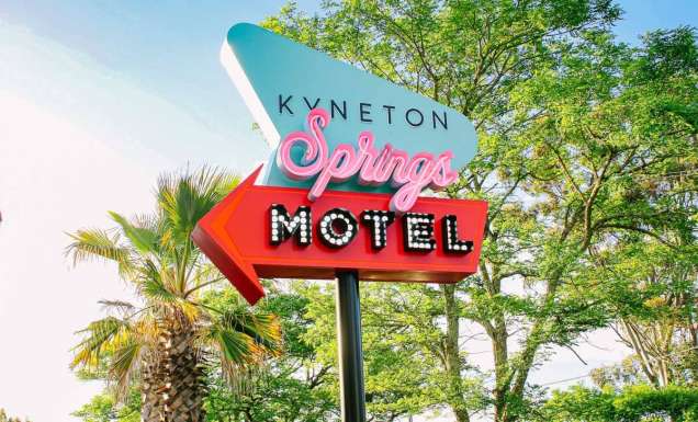 The Kyneton Springs Motel neon sign