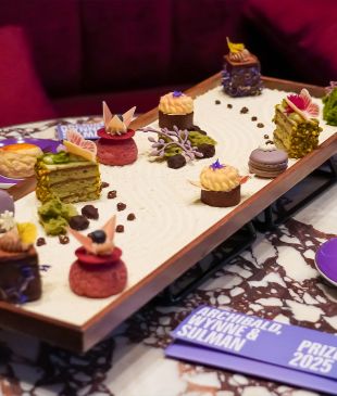 <p><i>The best high teas</i> in hotels around <strong>Australia</strong></p>
