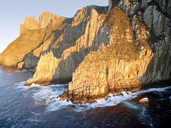 Tourism Tasmania Tasman Island Cruise)