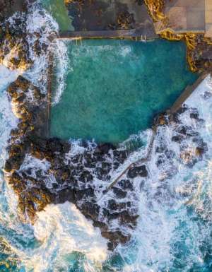 Aerial overlooking Blowhole Point Rock Pool, Kiama. (Image: Destination NSW)