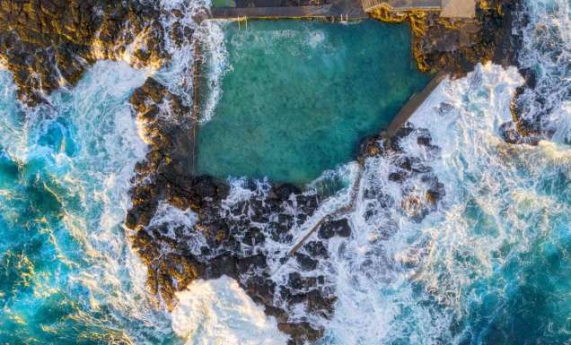 Aerial overlooking Blowhole Point Rock Pool, Kiama. (Image: Destination NSW)