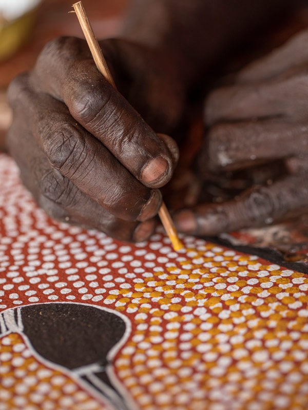 an Indigenous painter at the Injalak Arts Tour