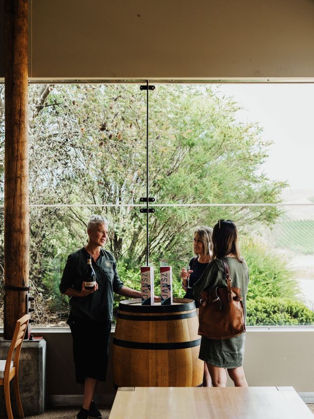 Jansz Tasmania cellar door wine tasting