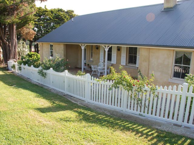 the property exterior of Hillside Cottage, Berrima Village