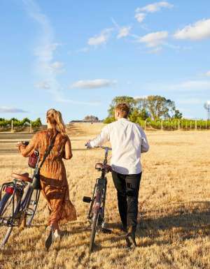 Couple cycling Mudgee vineyards with Tour De Vines