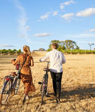 <p><i>8 memorable</i> <strong>Mudgee</strong> wine tours that offer more than just transport</p>
