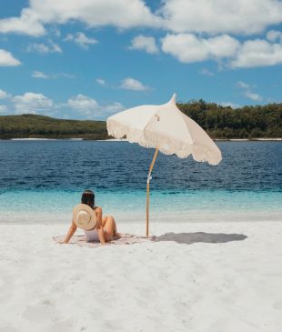 <p><i>12 weird and wonderful things to know about</i> Lake McKenzie</p>
