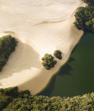 <p>9 of <strong>K&#8217;gari lakes</strong> and other <em>beautiful swimming spots</em></p>
