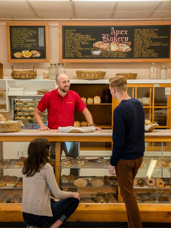 Man serving people at Apex Bakery in South Australia. (Image: South Australian Tourism Commission and Sven Kovac)