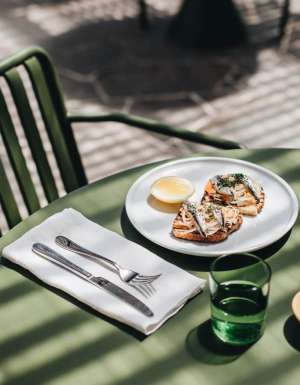 Breakfast on the patio at Arlo at the Oaks Ranch