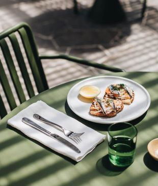 <p><i>17 of the best restaurants</i> in <strong>Batemans Bay</strong> and beyond</p>
