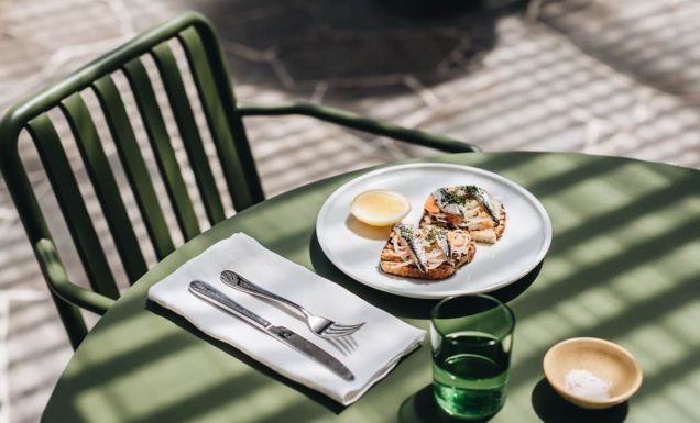 Breakfast on the patio at Arlo at the Oaks Ranch