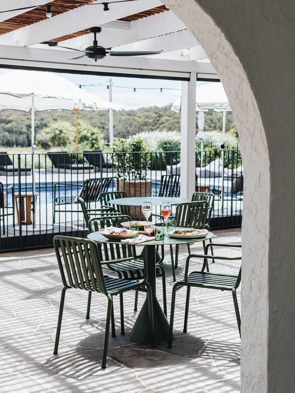 outdoor dining at The Oaks Ranch, Mossy Point, Batemans Bay
