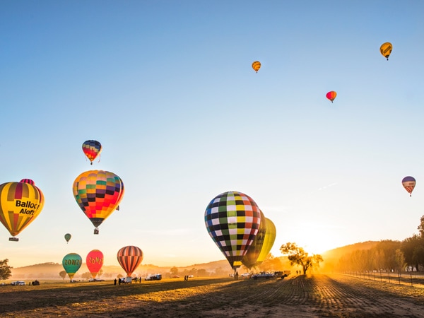 hot-air ballooning in Mudgee